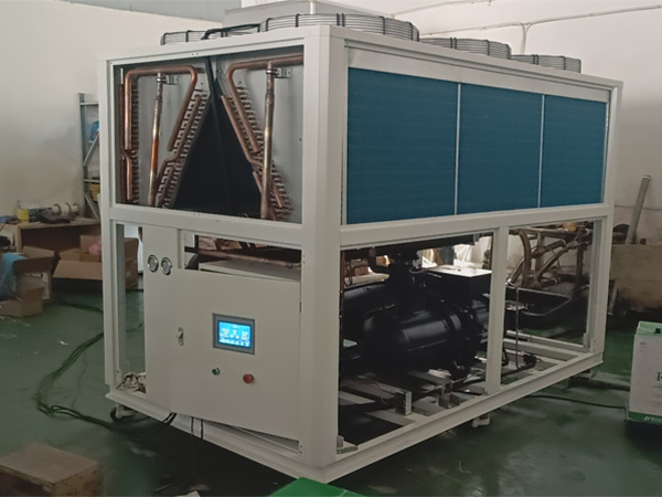 Vad är skillnaden mellan luftkyld scrollkylare och luftkyld skruvkylare?